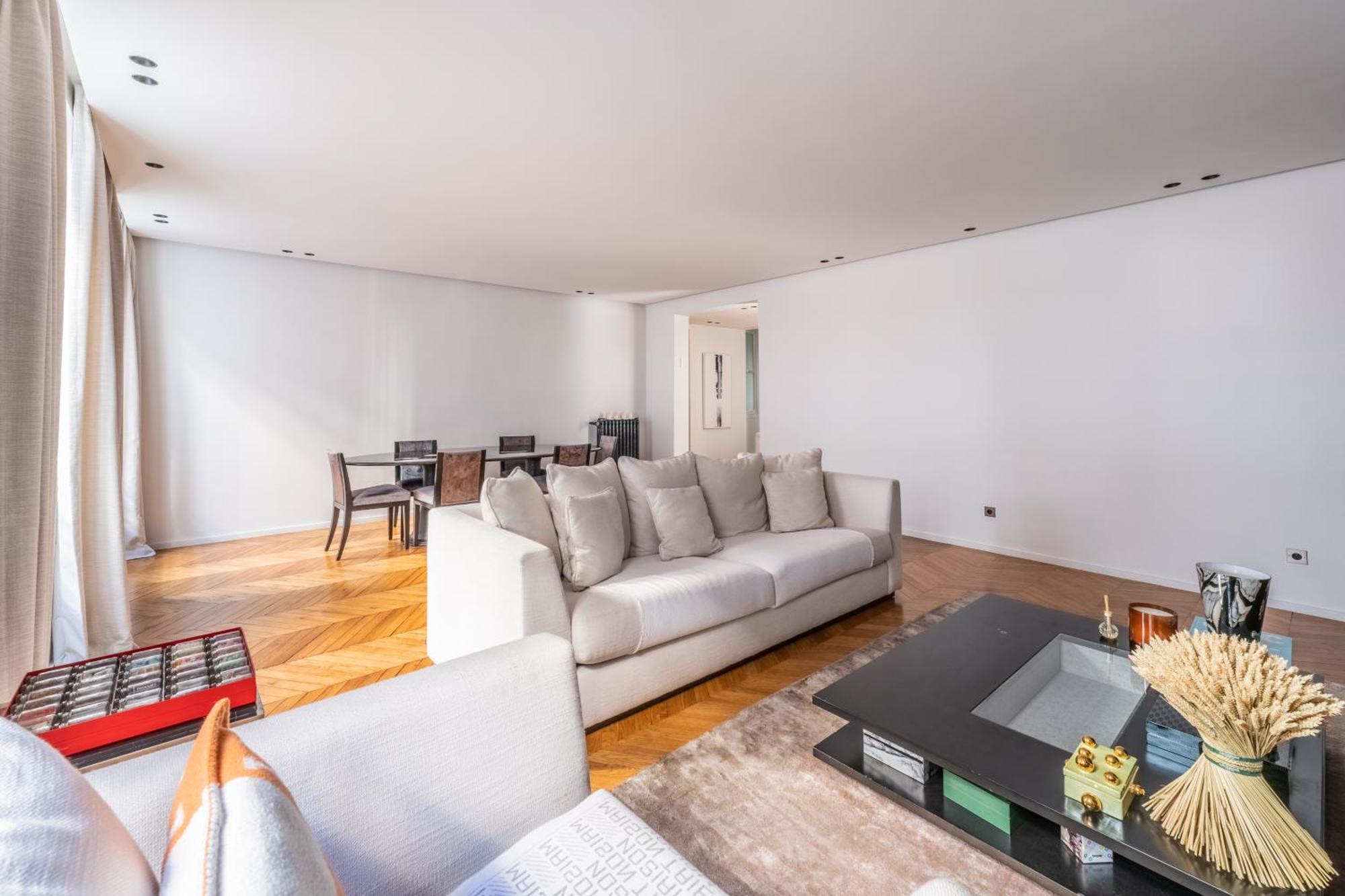 Amazing Apartment 2Bdr/6Pax Next To Champs Elysees ปารีส ภายนอก รูปภาพ